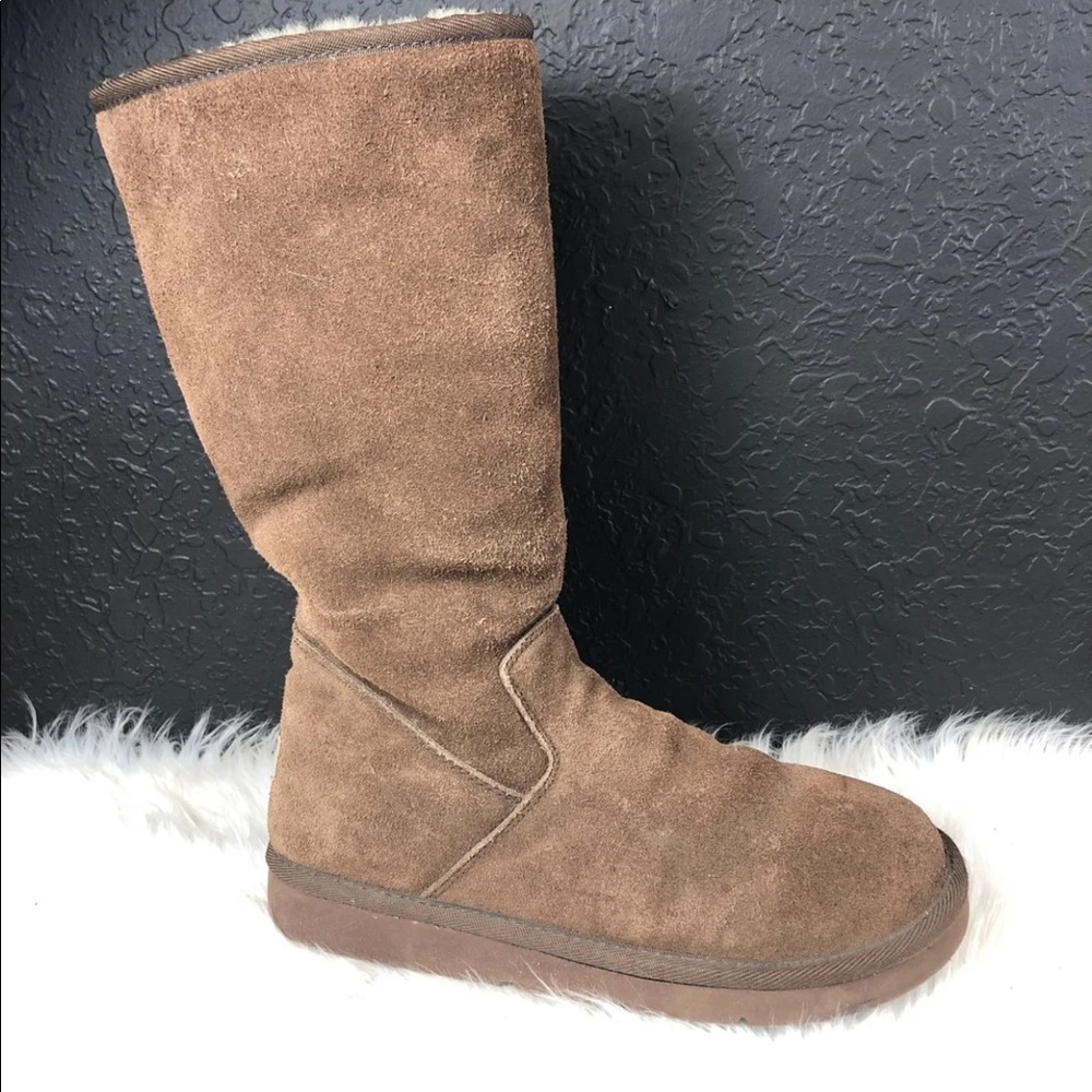 UGG BOOTS AUTHENTIC size 8 tall - Picture 1 of 3